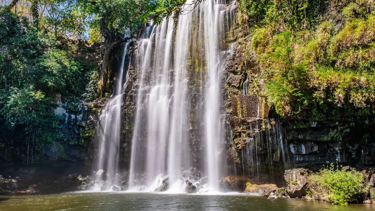 Llano Cortés Waterfall, optional stop on the Liberia Airport to La Fortuna transfer, Costa Rica